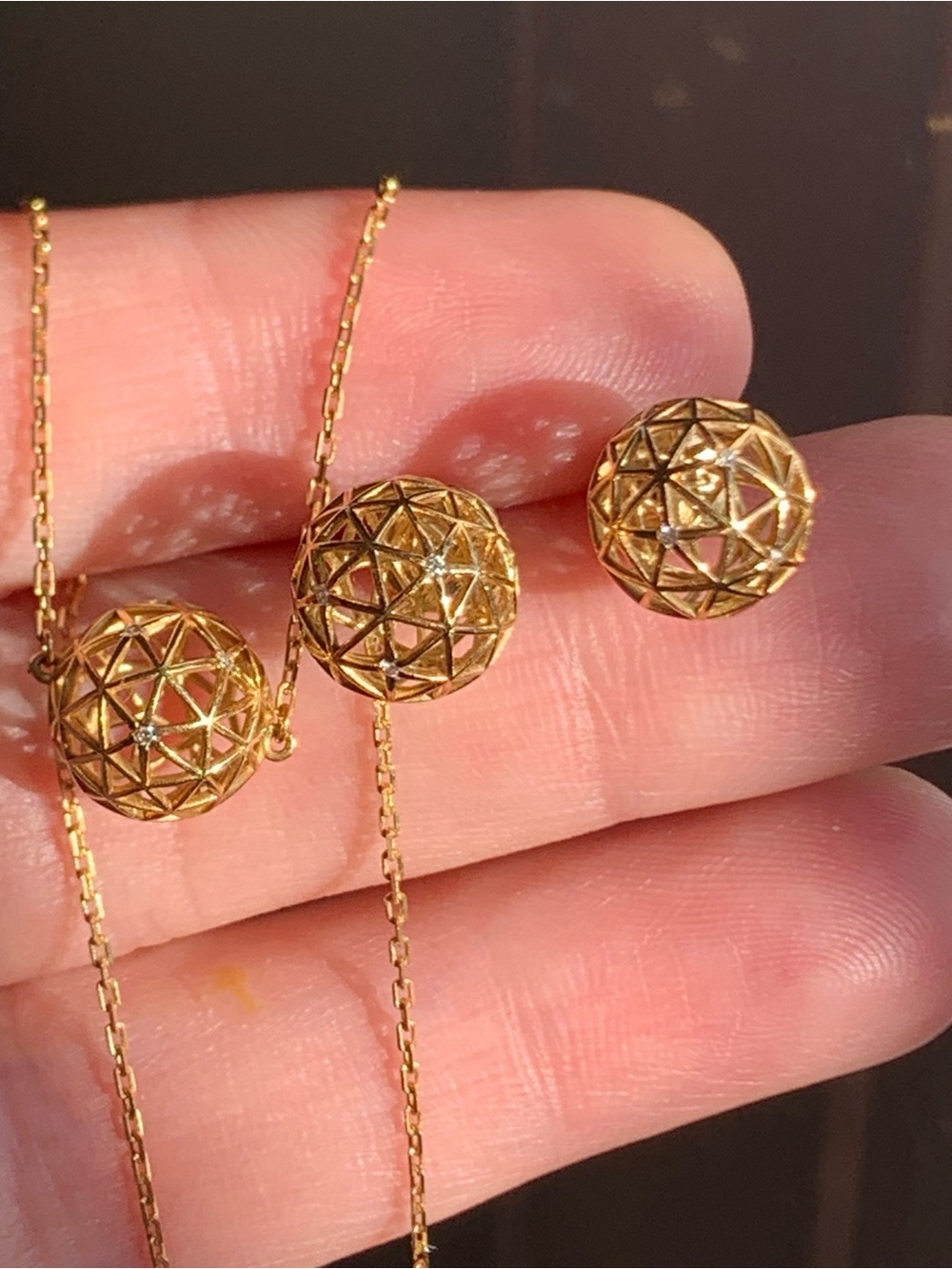 18k Gold Filigree Sphere Necklace and Stud Earrings Set - Picture 5 of 13